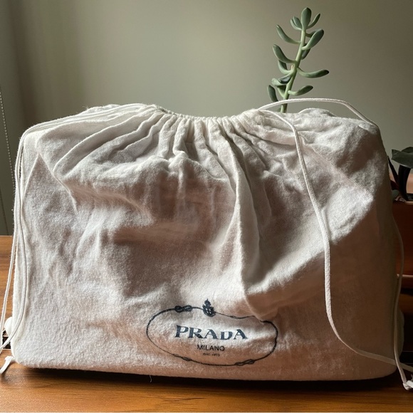 ❌SOLD❌on luxury site⭐️ HOST PICK⭐️Prada Galleria Saffiano Tote Bag 💕 Medium 💕 - Picture 12 of 16